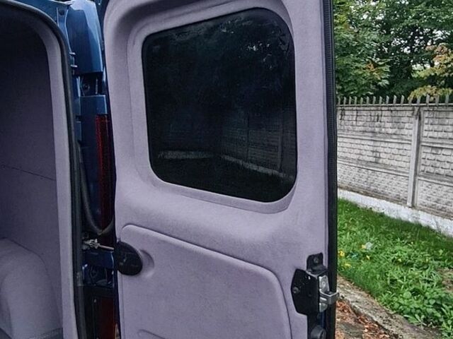 Синій Рено Трафік, об'ємом двигуна 1.6 л та пробігом 243 тис. км за 14200 $, фото 3 на Automoto.ua