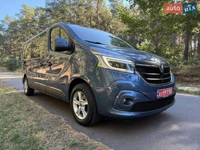 Синий Рено Трафик, объемом двигателя 2 л и пробегом 185 тыс. км за 28800 $, фото 2 на Automoto.ua