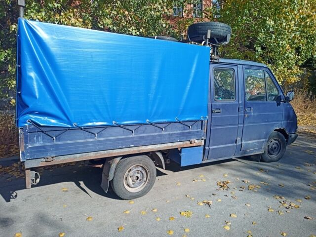 Синий Рено Трафик, объемом двигателя 2.5 л и пробегом 200 тыс. км за 2500 $, фото 3 на Automoto.ua