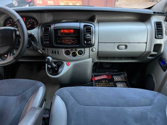 Синий Рено Трафик, объемом двигателя 2 л и пробегом 391 тыс. км за 9500 $, фото 7 на Automoto.ua