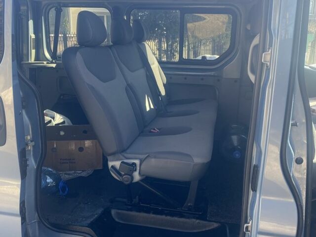 Синий Рено Трафик, объемом двигателя 2 л и пробегом 288 тыс. км за 15000 $, фото 7 на Automoto.ua