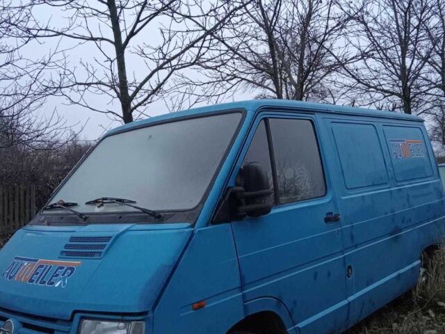 Синий Рено Трафик, объемом двигателя 2.5 л и пробегом 200 тыс. км за 1200 $, фото 2 на Automoto.ua
