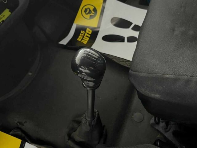 Синий Рено Трафик, объемом двигателя 1.9 л и пробегом 125 тыс. км за 4200 $, фото 13 на Automoto.ua