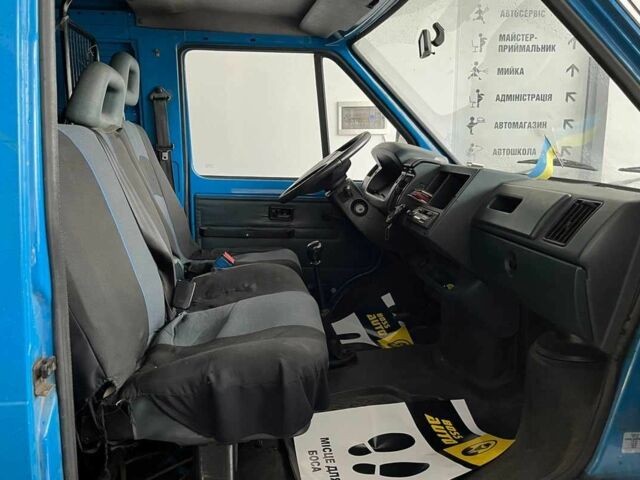 Синий Рено Трафик, объемом двигателя 1.9 л и пробегом 125 тыс. км за 4200 $, фото 7 на Automoto.ua