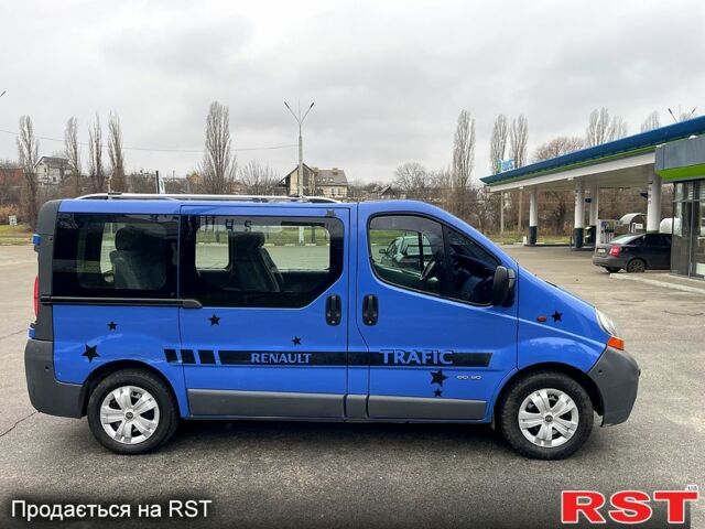 Синий Рено Трафик, объемом двигателя 1.9 л и пробегом 284 тыс. км за 6600 $, фото 3 на Automoto.ua