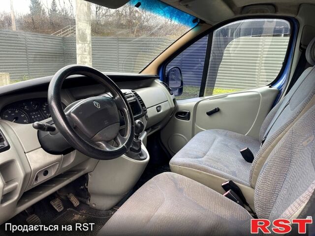 Синий Рено Трафик, объемом двигателя 1.9 л и пробегом 284 тыс. км за 6600 $, фото 7 на Automoto.ua