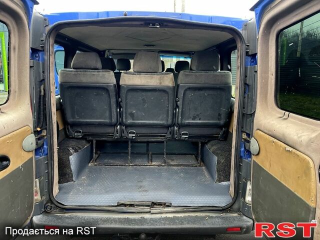 Синий Рено Трафик, объемом двигателя 1.9 л и пробегом 284 тыс. км за 6600 $, фото 10 на Automoto.ua