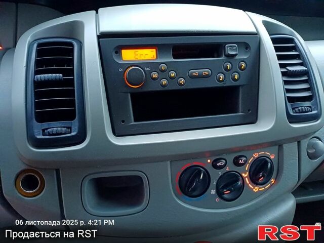 Синий Рено Трафик, объемом двигателя 1.9 л и пробегом 270 тыс. км за 7500 $, фото 8 на Automoto.ua