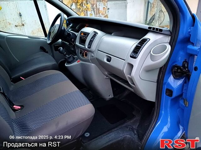 Синий Рено Трафик, объемом двигателя 1.9 л и пробегом 270 тыс. км за 7500 $, фото 5 на Automoto.ua
