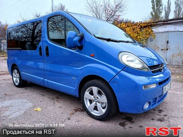 Синий Рено Трафик, объемом двигателя 1.9 л и пробегом 270 тыс. км за 7500 $, фото 2 на Automoto.ua