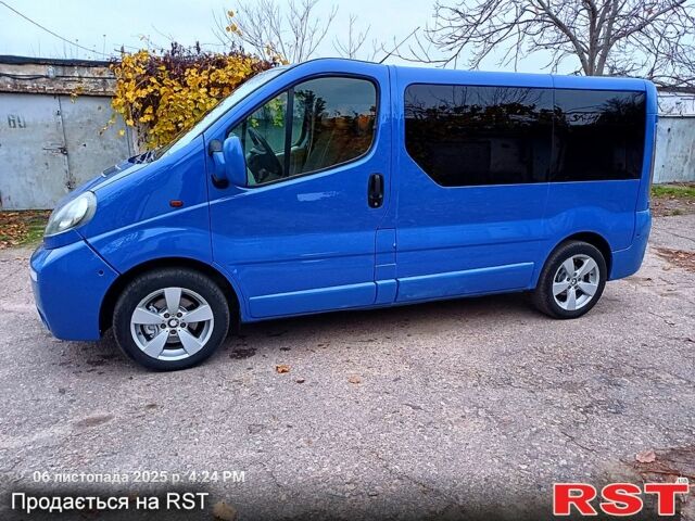 Синий Рено Трафик, объемом двигателя 1.9 л и пробегом 270 тыс. км за 7500 $, фото 1 на Automoto.ua