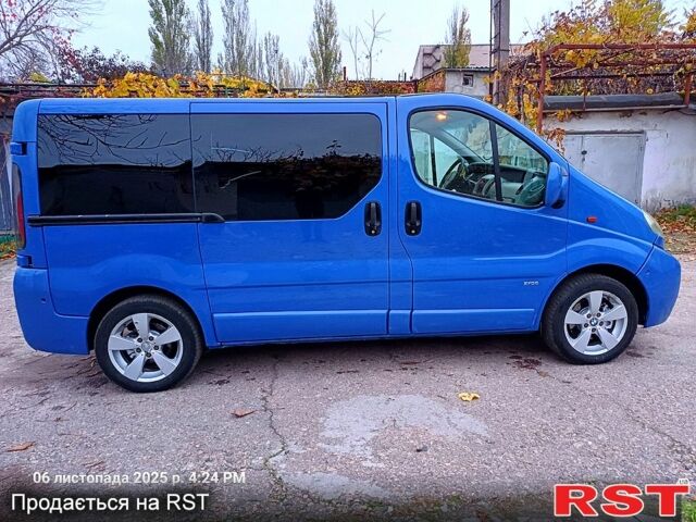 Синий Рено Трафик, объемом двигателя 1.9 л и пробегом 270 тыс. км за 7500 $, фото 3 на Automoto.ua