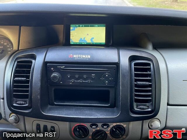 Синій Рено Трафік, об'ємом двигуна 2.5 л та пробігом 317 тис. км за 9300 $, фото 5 на Automoto.ua