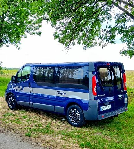 Синий Рено Трафик, объемом двигателя 2.5 л и пробегом 363 тыс. км за 8900 $, фото 1 на Automoto.ua