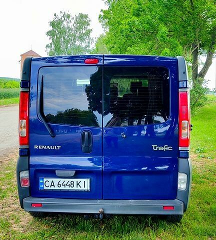Синий Рено Трафик, объемом двигателя 2.5 л и пробегом 363 тыс. км за 8900 $, фото 3 на Automoto.ua