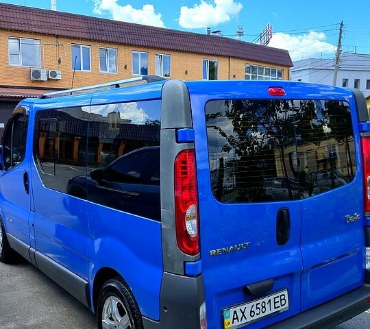 Синий Рено Трафик, объемом двигателя 2.5 л и пробегом 410 тыс. км за 11500 $, фото 2 на Automoto.ua