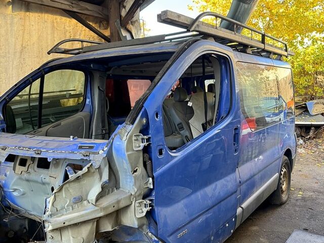 Рено Трафик 2012 в Харькове на Automoto.ua Синий Рено Трафик, объемом двигателя 2 л и пробегом 320 тыс. км за 4500 $, фото 4 на Automoto.ua
