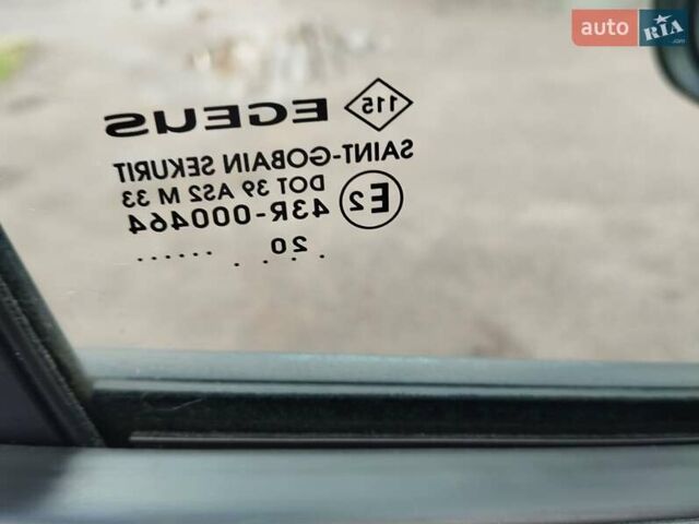Зелений Рено Трафік, об'ємом двигуна 2 л та пробігом 188 тис. км за 18950 $, фото 45 на Automoto.ua