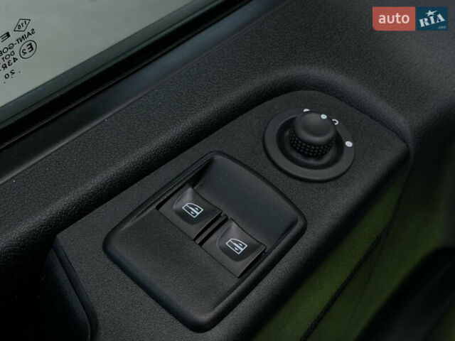 Зеленый Рено Трафик, объемом двигателя 2 л и пробегом 188 тыс. км за 17800 $, фото 45 на Automoto.ua