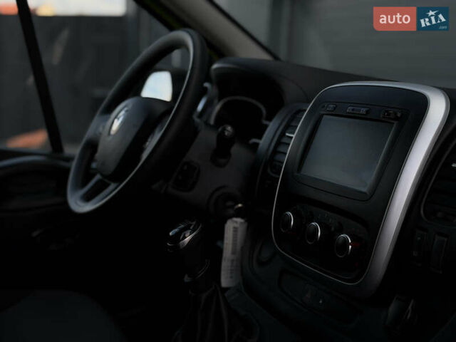 Зеленый Рено Трафик, объемом двигателя 2 л и пробегом 188 тыс. км за 17800 $, фото 37 на Automoto.ua