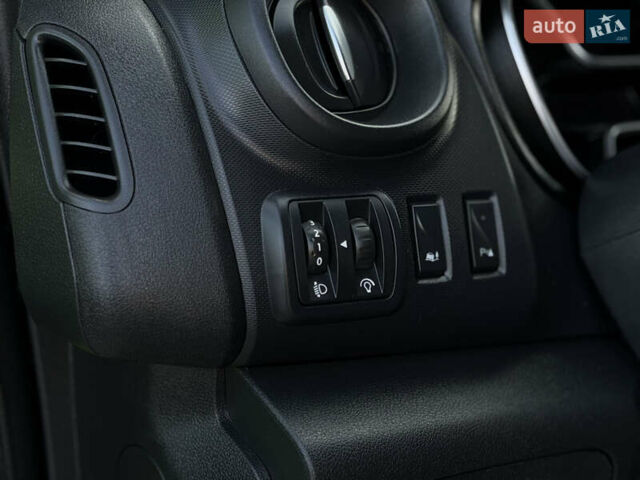 Зеленый Рено Трафик, объемом двигателя 2 л и пробегом 188 тыс. км за 17800 $, фото 29 на Automoto.ua