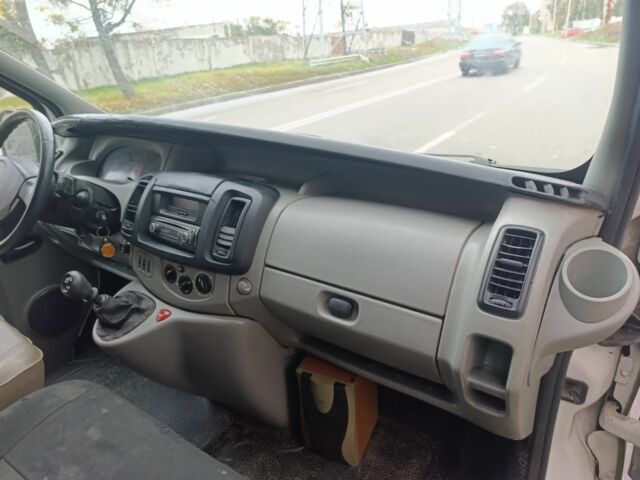 Зеленый Рено Трафик, объемом двигателя 1.9 л и пробегом 318 тыс. км за 3500 $, фото 4 на Automoto.ua