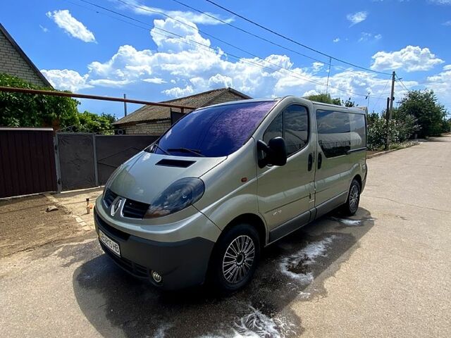 Зелений Рено Трафік, об'ємом двигуна 2 л та пробігом 250 тис. км за 8200 $, фото 3 на Automoto.ua