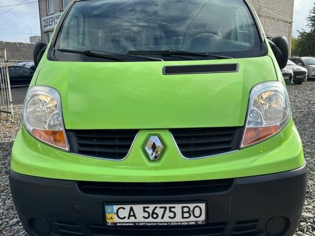 Зелений Рено Трафік, об'ємом двигуна 2 л та пробігом 228 тис. км за 9200 $, фото 4 на Automoto.ua