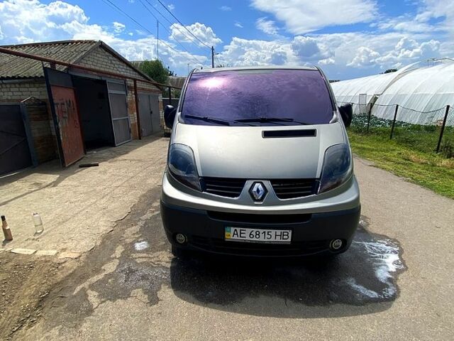 Зелений Рено Трафік, об'ємом двигуна 2 л та пробігом 250 тис. км за 8200 $, фото 2 на Automoto.ua