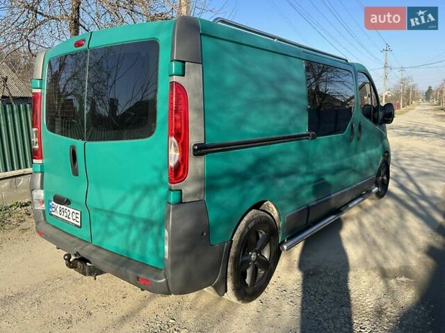 Зеленый Рено Трафик, объемом двигателя 2 л и пробегом 296 тыс. км за 7999 $, фото 3 на Automoto.ua