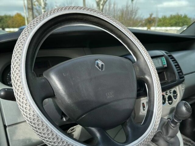 Зелений Рено Трафік, об'ємом двигуна 2 л та пробігом 228 тис. км за 9200 $, фото 6 на Automoto.ua