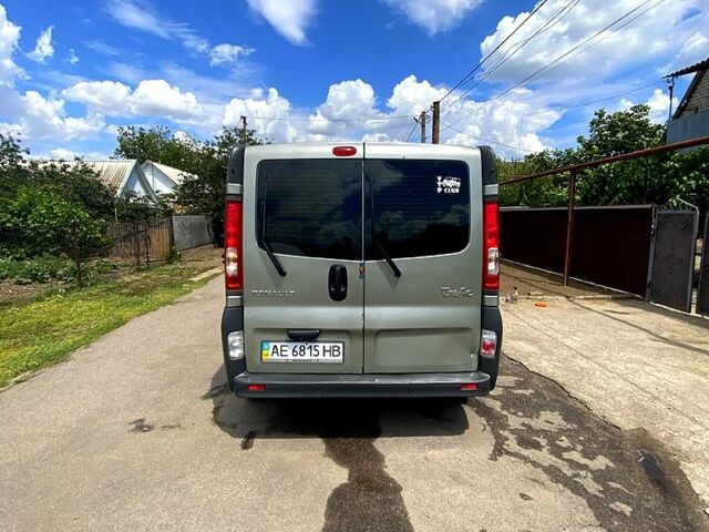 Зелений Рено Трафік, об'ємом двигуна 2 л та пробігом 250 тис. км за 8200 $, фото 5 на Automoto.ua