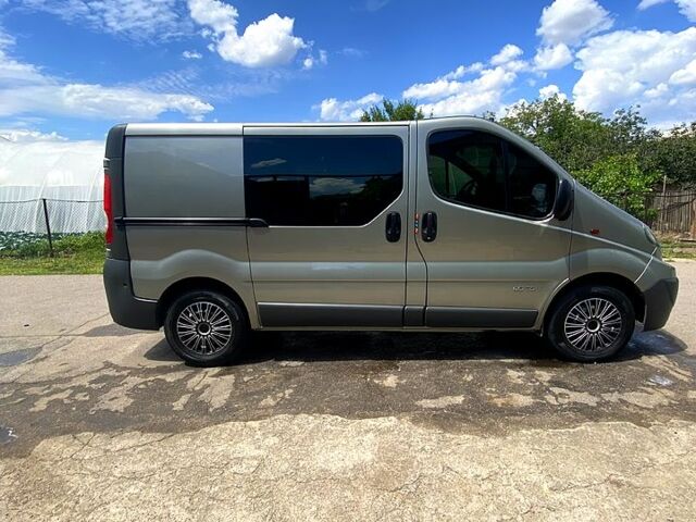 Зелений Рено Трафік, об'ємом двигуна 2 л та пробігом 250 тис. км за 8200 $, фото 1 на Automoto.ua