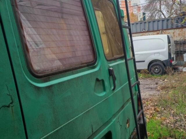 Зеленый Рено Трафик, объемом двигателя 2.2 л и пробегом 250 тыс. км за 1500 $, фото 4 на Automoto.ua