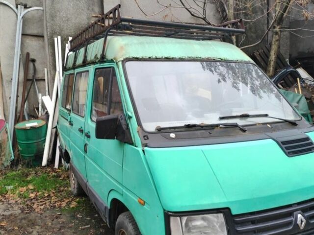 Зеленый Рено Трафик, объемом двигателя 2.2 л и пробегом 250 тыс. км за 1500 $, фото 1 на Automoto.ua