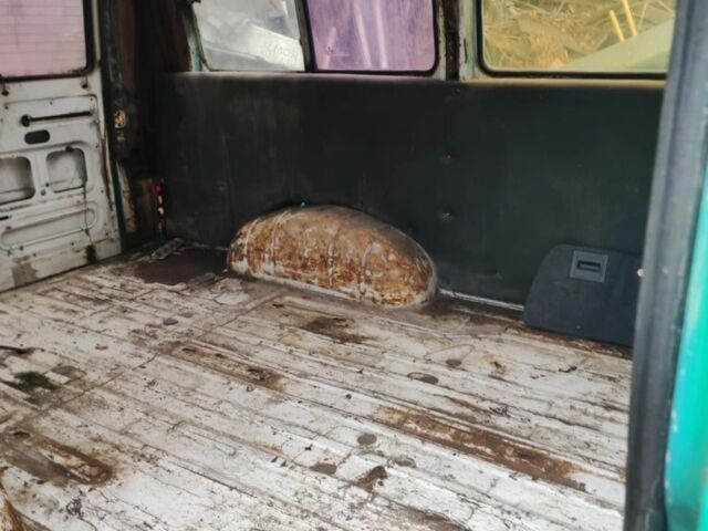 Зеленый Рено Трафик, объемом двигателя 2.2 л и пробегом 250 тыс. км за 1500 $, фото 2 на Automoto.ua