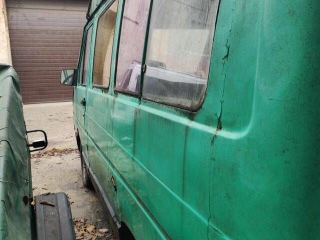 Зеленый Рено Трафик, объемом двигателя 2.2 л и пробегом 250 тыс. км за 1500 $, фото 3 на Automoto.ua