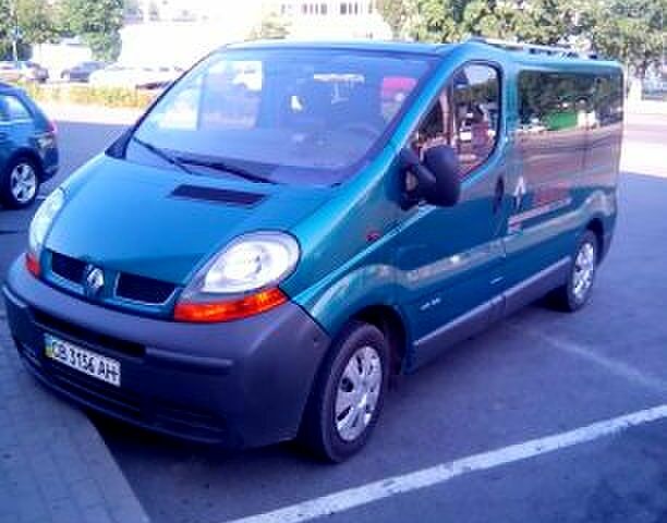 Зеленый Рено Трафик, объемом двигателя 1.9 л и пробегом 400 тыс. км за 6000 $, фото 1 на Automoto.ua