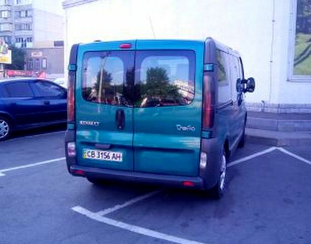 Зеленый Рено Трафик, объемом двигателя 1.9 л и пробегом 400 тыс. км за 6000 $, фото 3 на Automoto.ua