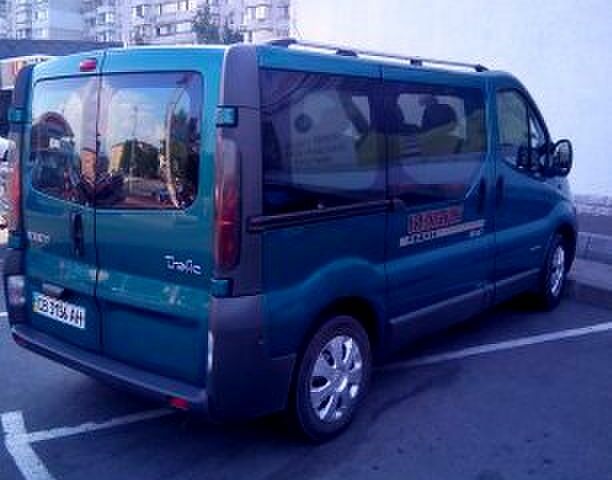 Зеленый Рено Трафик, объемом двигателя 1.9 л и пробегом 400 тыс. км за 6000 $, фото 4 на Automoto.ua