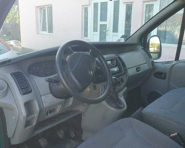 Зеленый Рено Трафик, объемом двигателя 2.5 л и пробегом 250 тыс. км за 3900 $, фото 5 на Automoto.ua