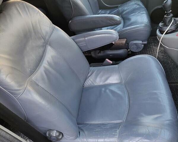 Зеленый Рено Трафик, объемом двигателя 1.9 л и пробегом 440 тыс. км за 7500 $, фото 27 на Automoto.ua