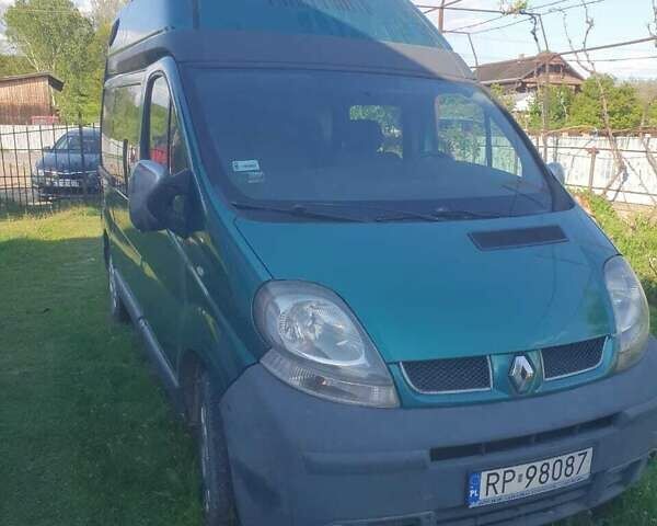 Зеленый Рено Трафик, объемом двигателя 2.5 л и пробегом 250 тыс. км за 3900 $, фото 1 на Automoto.ua