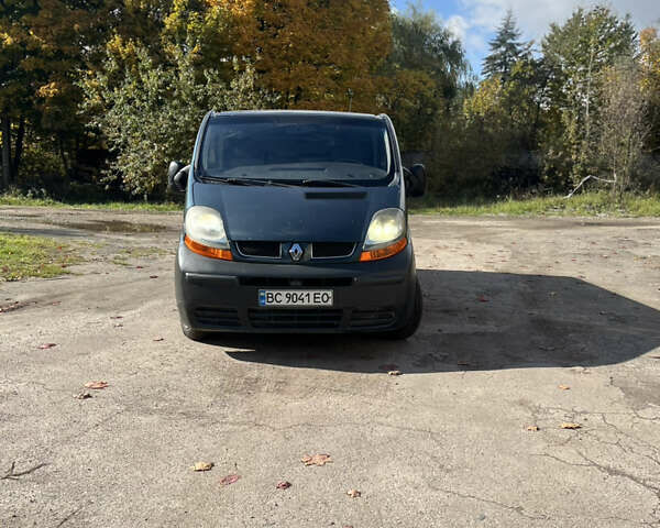 Зеленый Рено Трафик, объемом двигателя 1.9 л и пробегом 457 тыс. км за 3499 $, фото 1 на Automoto.ua