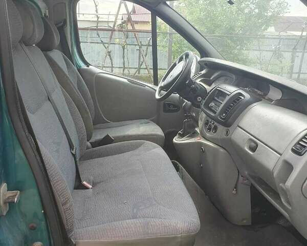 Зеленый Рено Трафик, объемом двигателя 2.5 л и пробегом 250 тыс. км за 3900 $, фото 4 на Automoto.ua