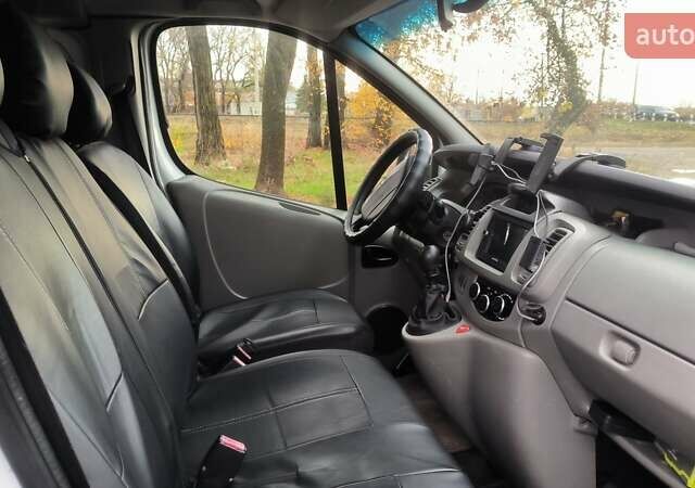 Рено Трафик 2006 в Павлограде на Automoto.ua Зеленый Рено Трафик, объемом двигателя 2 л и пробегом 346 тыс. км за 8000 $, фото 3 на Automoto.ua