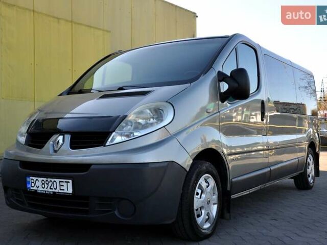 Зелений Рено Трафік, об'ємом двигуна 2 л та пробігом 354 тис. км за 8800 $, фото 2 на Automoto.ua