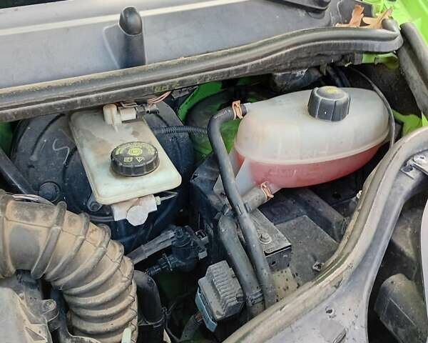 Зеленый Рено Трафик, объемом двигателя 2 л и пробегом 224 тыс. км за 9800 $, фото 9 на Automoto.ua