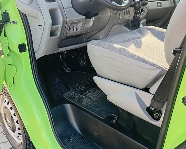 Зеленый Рено Трафик, объемом двигателя 2 л и пробегом 224 тыс. км за 9800 $, фото 24 на Automoto.ua