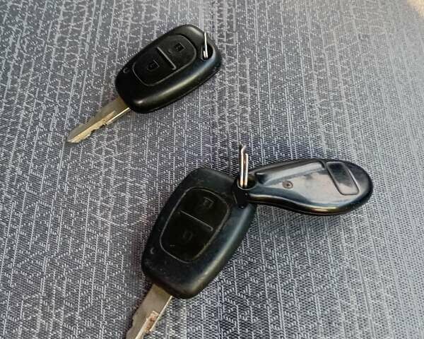 Зеленый Рено Трафик, объемом двигателя 2 л и пробегом 224 тыс. км за 9800 $, фото 13 на Automoto.ua